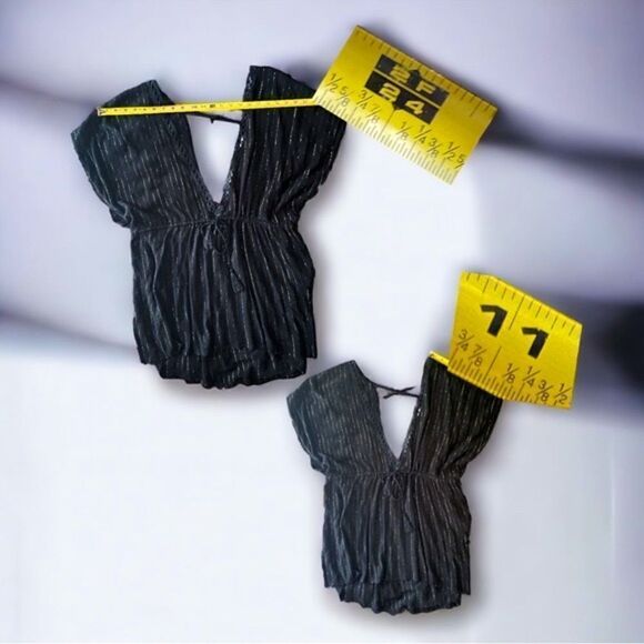 Xhilaration l Black w/ Gold accented thread l Top, Tunic l Criss-Cross back l XL - Picture 5 of 9